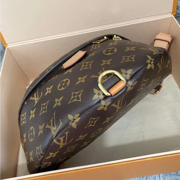 ❌SOLD❌🎀Louis Vuitton Monogram Bumbag - Picture 3 of 16